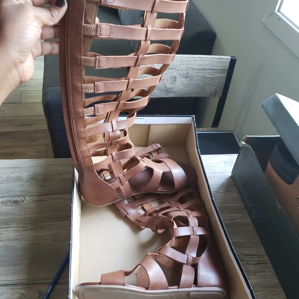 Sandals - Picture 1 of 2